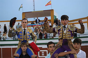 Blas M&aacute;rquez y &ldquo;El &Ntilde;o&ntilde;o&rdquo; a hombros en Castellar